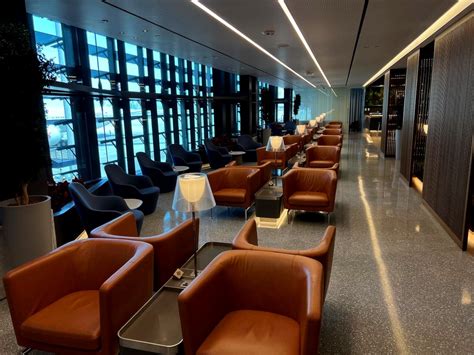 qatar airways platinum lounge.